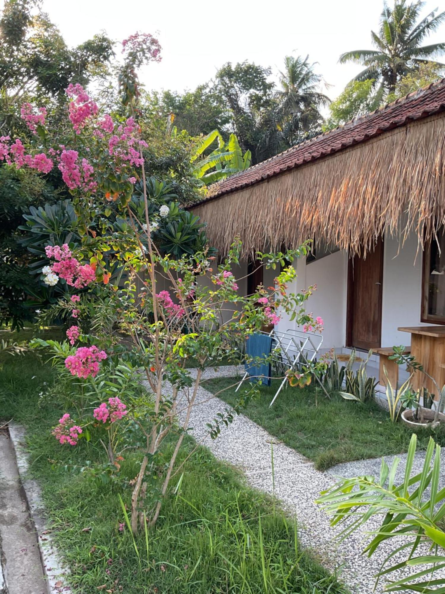 Tiga Spies Hostel Kuta  Exterior foto